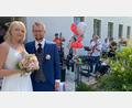 Bild: Dominik Wiedenbauer / exb
Eine Combo aus der "King Size Big Band" gratulierte Thorsten Willecke und Sophie Amann-Willecke mit einem Song der Beatles.
