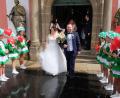 Bild: do
Ein dreifaches Helau dem Brautpaar: Nach der kirchlichen Trauuung des Speinsharter Klosterwirtes Felix Bauernfeind und seiner Kathrin standen auch Garden der Eschenbacher Faschingsgesellschaft Spalier.