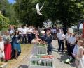 Bild: rfi
Bei der Hochzeit von Susanne Frey und Peter Schneider flatterten vor der Tännesberger Wallfahrtskirche weiße Tauben in den Himmel.