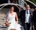 Bild: wlr
Markus Uschold und seine Maria (geborene Ertl) geben sich in der katholischen Nikolauskirche das Ja-Wort. Nach der Trauung durchschreiten sie ein Schlauchspalier.