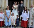 Bild: jr
Kirchlich geheiratet haben am Samstag in der Stadtpfarrkirche St. Jakob Stefanie und Sebastian Käs, hier mit Stadtpfarrer Anton Witt. Im Vordergrund die Brautkinder Sophie, Emma und Mia (von links).