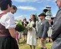 Bild: Jane Lorenz
Conni und Patrick Hamerla aus Auerbach (Landkreis Amberg-Sulzbach) haben sich ganz traditionell in Tracht getraut.