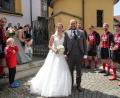 Bild: kro
Anna-Maria Stier und Daniel Konrad gaben sich in der Expositurkirche Stein das Jawort. Nach der Trauung durchschritten sie ein langes Ehrenspalier.