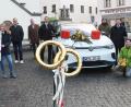 Bild: Gabi Schönberger
Die beteiligten Partner freuen sich vor dem alten Rathaus in Weiden über den Start der Hochzeitswochen.
