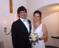 Bild: wro
Carolin Hampel aus Mitterteich und Rainer Ziereis aus Regensburg gaben sich am Wochenende das Jawort. Geheiratet wurde in der Kapelle der Burg Falkenberg.