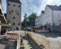 Bild: oy
In der Sulzbacher Altstadt verlegt N-ergie neue 20-Kilovolt-Stromleitungen. Beim Stadtturm wechselten die Tiefbauer der Firma FBG die Straßenseite in Richtung saniertes Storggebäude als Zielpunkt in der Adolph-Kolping-Straße.