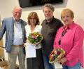 Bild: sns
Peter Wunder (im Bild links) und Stellvertreter Karl Stumpfi (Dritter von links) begrüßten mit Katarina Honysova (Zweite von links) das 100. Mitglied im Kunstverein. Rechts im Bild Übersetzerin Dana Ettl.