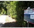 Bild: pz
Die letzte Station des "Gemeinwohlwegs" in der Parkanlage Schwanenwiese widmet sich einem Gedanken aus der Regel des Ordensheiligen Benedikt von Clairvaux.