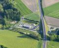 Bild: mür
Fast zwei Jahre nach der Inbetriebnahme erhielt die Kläranlage Plößberg den kirchlichen Segen. Verbunden war die Feier mit Führungen und Einblicken in die Arbeit für die Bevölkerung.
