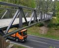 Bild: as
Äußerlich scheint die Brücke intakt, aber die Schäden am Lager machen eine erneute Sperrung nötig. Das Bauamt Amberg-Sulzbach hat den Zugang von beiden Seiten verbarrikadiert.