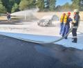 Bild: FFW Michelfeld/exb
An einem ausrangierten Auto übten die jungen Feuerwehrleute das Vorgehen bei einem Fahrzeugbrand.