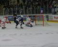 Bild: Elke Englmai
Die Blue Devils besiegten zum Saisonauftakt den EC Peiting mit 4:3. Hier erzielt David Elsner das zwischenzeitliche 1:1.