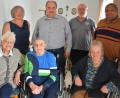 Bild: jr
Rita Hart (vorne, Mitte) feierte am Mittwoch ihren 90. Geburtstag. Dazu gratulierten ihre Freundinnen Irmgard (vorne links) und Helga (vorne rechts) sowie (hinten, von links) Nichte Maria, Zweiter Bürgermeister Stefan Siller, Pfarrseelsorger Pater Benedikt Leitmayr und Neffe Walter.