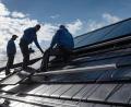 Symbolbild: Marijan Murat/dpa
Ob das eigene Dach für Solarthermie oder Photovoltaik-Anlagen geeignet ist, können Hausbesitzer aus dem Landkreis Tirschenreuth nun online überprüfen und sich einen ersten groben Überblick verschaffen.