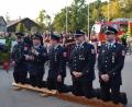 Bild: bnr
Auf Knien bitten die Führungskräfte der Feuerwehr Wernberg die Feuerwehr Oberköblitz um die Übernahme der Patenschaft zu ihrem 150-jährigen Gründungsfest. Von links: Zweiter Vorsitzender Florian Schmauß, Vorsitzender Erwin Fischer, Festleiter Max Geitner, Kommandant Manuel Kraus und zweiter Kommandant Simon Ebenburger.