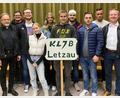 Bild: exb/Landjugend
Der neue Vorstand der Landjugend-Gruppe mit Bürgermeister Johannes Kett (rechts) und Kaplan Wolfgang Weyer (links).