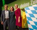 Bild: Peter Kneffel
Katharina Schulze (rechts) und Ludwig Hartmann (links), Landtags-Spitzenkandidaten für die bayerische Landtagswahl, und Bundesaußenministerin Annalena Baerbock beim kleinen Parteitag der bayerischen Grünen.