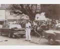 Bild: Archiv Eberhard Polland/exb
Max Hauptmann behauptete 1963 der stärkste Mann der Welt zu sein. Auf dem Marktplatz hielt er zwei Mercedes mit seinen Armen fest, bis die Reifen durchdrehten, berichtet Eberhard Polland über das Bild des Monats März des neuen Kalenders "Liebenswertes Tirschenreuth" für das Jahr 2025.