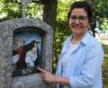 Bild: kro
Karin Achatz erneuerte die Bilder der 14 Kreuzwegstationen am Kalvarienberg bei Mähring.