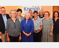 Bild: ads
Liane Reinwald scheidet beim Kneippverein als Schatzmeisterin aus, ihr Amt wird Rita Weber übernehmen. Der bisherige Vorstand führt den Kneippverein kommissarisch. Im Bild (von links) Oberbürgermeister Michael Cerny, Monika Nast-Kessler, Liane Reinwald, Rita Weber, Brigitta Hofmann, Evelin Hensler, Gitta Müller, Brigitte Netta und Ute Übler.