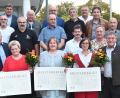 Bild: gf
Die mit dem Goldenen Meisterbrief geehrten Handwerksmeisterinnen und -meister aus Amberg und dem Landkreis Amberg-Sulzbach zusammen mit Handwerkskammer-Vizepräsident Gerhard Ulm (links), Oberbürgermeister Michael Cerny (zweiter von links), Kreishandwerksmeister Hans Weber (zweiter von rechts) und Hauptgeschäftsführer Hans Schmidt (rechts).