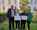 Bild: Landratsamt Neustadt/WN 
Die Vertreter von Forum Neustadt Plus und Sega freuen sich über ihre Förderbescheide aus dem Programm "Smarte.Land.Regionen".
