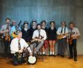 Bild: Matching Ties/exb 
Die Band Matching Ties und die O’Brannlaig Rinceoirs Irish Dancers kommen nach Ursensollen.