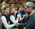 Bild: Stephan Huber
Im vollen Festzelt der Amberger Michaeli-Dult zeigte sich Ministerpräsident Markus Söder sehr volksnah. Am Rednerpult schaltete er jedoch schnell in den Wahlkampf-Modus.