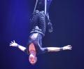 Bild: Thomas Riebling/Circus-Krone.de
Das Duo "Flash of Splash" scheint bei seiner Show die Schwerkraft außer Kraft zu setzen.