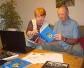 Bild: wmr
Monika Beer-Helm und Markus Scharnagl verbringen bei der Recherche für ihrem neues Buch viel Zeit vor dem Computer, zigtausende Datensätze müssen sie auswerten.