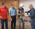 Bild: oe
Für 45 Jahre Vereinstreue wurden Günter Grassler (2. von links) und Franz Beck (3. von links) von den Vorsitzenden Tim Jüntgen (links) und Christian Weiß geehrt.