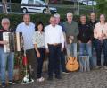 Bild: bö
Seinen 70. Geburtstag feierte Karl Bauer (Vierter von links) mit einem Ständchen der Lauterachtaler Boum.