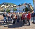 Bild: Hirsch/exb
In Bozen auf dem Waltherplatz: Reiseleiterin Sieglinde erzählt Wissenswertes über die Landeshauptstadt Bozen