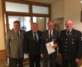 Bild: rn
BSB-Kreisvorsitzender Peter Lehr (rechts) und (von links) Stadtrat Josef Lehner (Auerbach) und BSB-Bezirksvorsitzender Horst Embacher danken Max Wagner für sein verdienstvolles Wirken und gratulierten zur hohen Auszeichnung..