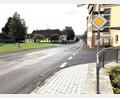 Bild: wro
Im Frühjahr 2024 werden aller Voraussicht nach die Sanierungsarbeiten an Wasser- und Kanalleitungen in der Marienstraße beginnen. Ab der Einmündung in die Steinwaldstraße (rechts) wird das Projekt in südlicher Richtung bis zur Einmündung der Carl-Ulrich-Straße in der Ortsmitte fortgeführt.