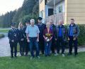 Bild: Christian Weigl/exb
Die Feuerwehr und der Siedlerbund Hermannsreuth gratulierten Werner Weigl (Vierter von links) zum 80. Geburtstag.