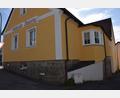 Bild: fla
An der rückwärtigen Seite des Gebäudes, dem "Haus der Bäuerin" in Waldthurn, müsste die Wärmepumpe oberhalb des Sockels angebracht werden.