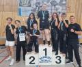 Bild: Alexandra Fizia
Die erfolgreichen Kämpfer und Trainer des Kickboxclubs Amberg: (von links) Coach Albin Kosiorek, Tom Hofmann, Jenny Wurster, Josephine Fizia, Laura Paßler, Samantha Birrong, Max Fizia, Coach Erich Aul.
