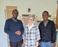 Bild: Aktion Feuerkinder/exb
Beim Aufenthalt in Waldsassen besuchten Dr. Annemarie Schraml und Krankenhaus-Verwalter Frank Medarakini auch Pfarrvikar Dr. Timon Ochieng Odeny.