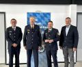 Bild: GPI Waidhaus / exb
Polizeihauptkommissar Andreas Lamprecht (von links nach rechts), Polizeipräsident Thomas Schöniger, Polizeioberkommissar Michael Mühlbauer und Personalratsvorsitzender Christian Kiener.