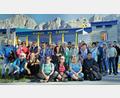 Bild: bsc
Auf ihrer dreitägigen Reise eroberte die Kolpingsfamilie Friedenfels auch den Dachstein. Im Bild ein Teil der Reisegruppe mit Pfarrer Joseph (vorne rechts), der zusammen mit den Teilnehmern eine Messe in Ramsau feierte.