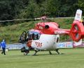 Bild: Nachtigall
Ein Rettungshubschrauber war am Sonntag auf dem Fußballplatz des ASV Neustadt im Einsatz. Ein Spieler der DJK Neustadt hatte sich dem Vernehmen nach den Arm gebrochen.