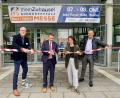 Bild: Gabi Schönberger
Die Vertreter der Ausstellungsveranstalter starten die elfte Auflage der Weidener Bau- und Immobilienmesse (von links): Johannes Häring (Geschäftsführer der Max-Reger-Halle), Oberbürgermeister Jens Meyer, Olivia Biedermann (Mattfeldt + Sänger Marketing und Messe AG) und Detlev Haas (Leiter des Verlagskundengeschäfts von Oberpfalz-Medien).