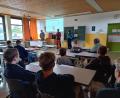 Bild: MS Schmidgaden/exb
15 Firmen stellen sich und von ihnen angebotene Lehrstellen beim Berufsinformationstag an der Mittelschule Schmidgaden vor.