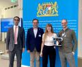 Bild: Luca Hajek/exb
Hellmut Fröhlich vom Bayerischen Finanz- und Heimatministerium, Tobias Hammerl, Michaela Stauber und Julian Moder (von links) beim Tag der bayerischen Regionen in Nürnberg.