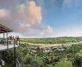 Bild: South African Tourism/dpa
Eine Terrasse und ein Ausblick auf die Ebene: Die Provinz Limpopo ist nach dem gleichnamigen Fluss benannt. Sie liegt im Norden Südafrikas und beheimatet Teile des Kruger-Nationalparks.