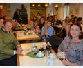 Bild: jr
Zum ersten Neugeborenenempfang nach Corona hatte die Stadt Mitterteich ins Marktcafé des Mehrgenerationenhauses eingeladen. Mit dabei waren auch Bürgermeister Stefan Grillmeier (links) und die ehrenamtliche Familienbeauftragte Sabine Frank (rechts).