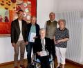 Bild: ds
Für 25 Jahre Mitgliedschaft nahmen Doris Sperber und Hans Übelacker Urkunde und Anstecknadel von Kreisvorsitzender Marianne Kies-Baldasty, Vorsitzendem Hans Ludwig und Bürgermeister Peter Achatzi (von rechts) entgegen.