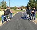 Bild: amö
Eine Kommission begutachtete die Sanierung. Im Bild von links: Bürgermeisterin Sonja Meier, Benjamin Zwack, Benedikt Hutzler, Planer Martin Dunst, Bauleiterin Kerstin Koch, Michael Wagner, Helmut Seebauer von der gleichnamigen Baufirma und Matthias Schiffl vom Amt für Ländliche Entwicklung.