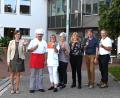 Bild: Harry Landauer/exb
Das Umwelt-Team mit Einrichtungsleiter Bernhard Riedl (Zweiter von rechts) und Auditorin Roswitha Straßer (links) wird das neue Zertifikat "Grüner Gockel" in den nächsten zwei Jahren einführen.